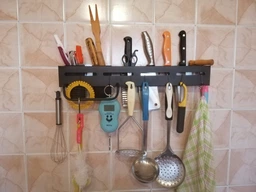 Настенная металлическая полка органайзер для кухонных ножей, ложек, полотенец и других, черная, 50 см UrbanKit фото от покупателей 4