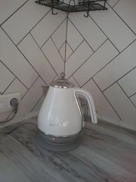 Електрочайник DeLonghi KBOC 2001 W фото от покупателей 4