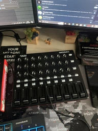Midi контроллер (Launchpad) Akai MIDImix (222386)