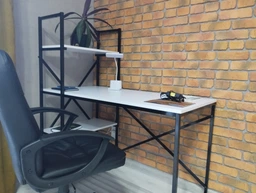 Стол компьютерный письменный с металлическим каркасом в стиле Лофт (Loft) усиленный, прямой, рабочий для дома и офиса 1400х750х600мм; металл: Черный, дерево: Аликанте темный + стеллаж с полками (0516|26)