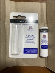 Помада Neutrogena Норвежская формула с защитой для сухих и потрескавшихся губ 4.8 г (3574660271072) фото от покупателей 4