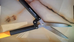 Ножницы для кустов Fiskars HS52 PowerLever с рычажным приводом (1001564)