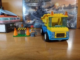 Конструктор LEGO Будівельна вантажівка й кулястий кран-таран 235 деталей (60391) фото от покупателей 4