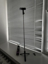 Беспроводная селфипалка Selfie Stick QS2s.2 портативный штатив трипод с подсветкой с пультом дистанционного управления для телефона Android IPhone черная с Bluetooth фото от покупателей 1