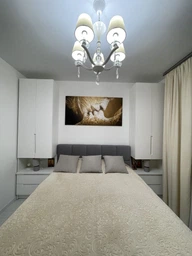 Картина для спальні Холстович Kiss Gold 70х140 см. Романтична картина в спальню або вітальню.