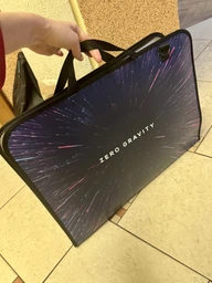 Портфель А3 MAXI CFS Zero Gravity на молнии пластиковый с тканевыми ручками и ремнем (MX30003-05) фото от покупателей 1