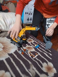 Конструктор LEGO City Жовтий будівельний екскаватор 633 деталі (60420)