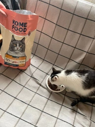 Корм для вибагливих стерилізованих котів Home Food з куркою та лівером 1,6кг (4820235020194) фото від покупців 3