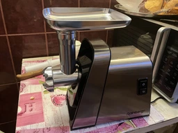 Металева м’ясорубка-соковижималка з шинкуванням Rainberg 3800W, Потужна універсальна м’ясорубка овочерізка RB-2271 фото від покупців 7