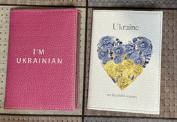 Патріотична обкладинка для паспорта з малюнком серця у кольорах України - Gisolo фото від покупців 1