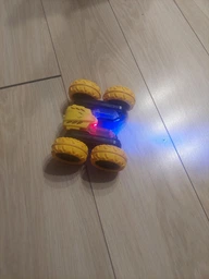 Труюкова машинка на радіокеруванні BY035 17 см з функцією 360° та LED підсвічуванням жовта фото від покупців 3