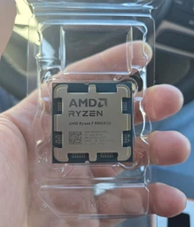 Процесор AMD Ryzen 7 9800X3D (100-000001084) фото від покупців 3