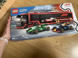 Конструктор LEGO City Вантажівка F1 з автомобілями RB20 та AMR24 1086 деталей (60445) фото від покупців 1