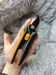 Секатор Fiskars для цветов Solid SP14 (1051601) фото от покупателей 1