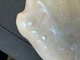 Легкий солнцезащитный крем iUNIK Centella Calming Daily Sunscreen с Экстрактом центеллы азиатской SPF 50+ PA++++ 60 мл (8809728080637) фото от покупателей 4