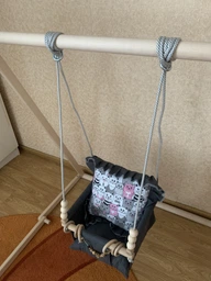 Гойдалка дитяча з м'яким сидінням та дерев'яною складною стійкою для дому та саду фото від покупців 1