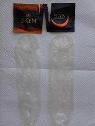 Презервативи Skyn Large king size 10 штук збільшений розмір скін фото від покупців 2