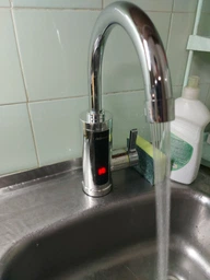 Проточный водонагреватель электрический 3000Вт 220В с мгновенным нагревом воды, кран-смеситель с индикатором температуры и нижним подключением, компактный бойлер для кухни и ванной Белый, RX-011-White фото от покупателей 13