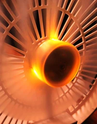 Настольный вентилятор на аккумуляторе Folding Fan D1 Бесшумный портативный аккумуляторный охлаждающий поворотный с пультом и функцией ночник белый для дома и офиса фото от покупателей 5