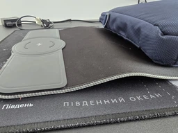 Ігрова поверхня (килимок для миші) з швидкою бездротовою зарядкою 15W та підсвіткою фото від покупців 2