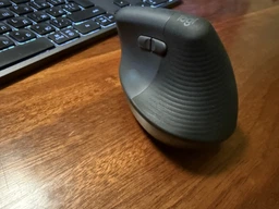 Мышь беспроводная Logitech Lift Vertical Ergonomic Белая (910-006475WH) 260539 фото от покупателей 4