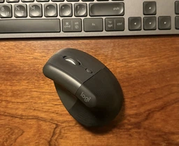 Мышь беспроводная Logitech Lift Vertical Ergonomic Белая (910-006475WH) 260539 фото от покупателей 2