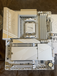 Материнская плата Gigabyte X870 AORUS ELITE WIFI7 ICE (sAM5, AMD X870, PCI-Ex16) + SSD диск Gigabyte Gen4 4000E 500GB M.2 2280 NVMe PCIe 4.0 x4 3D NAND Flash в подарок!