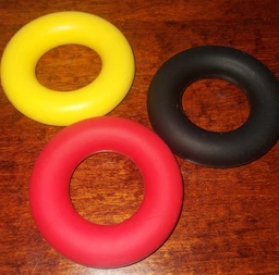 Кистьовий еспандер кільце EasyFit Ring 27 кг червоний (силіконовий еспандер-кільце для рук, бублик тренажер для передпліччя та кисті рук) YL-1840-27K фото від покупців 8