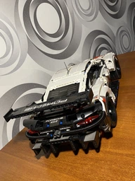 Конструктор автомобиля Porsche 911 RSR на 1580 деталей в масштабе 1:10 с двигателем, LED подсветкой и пультом дистанционного управления фото от покупателей 1