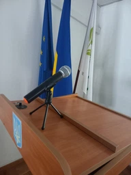 Штатив настільний пластиковий із тримачем мікрофона. Чорний фото від покупців 1