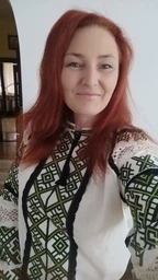Жіноча вишукана сорочка з геометричним орнаментом "Зелена долина" M біла (5728)
