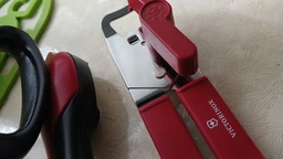 Консервный нож-открывалка Victorinox Красный 7.6857 фото от покупателей 4