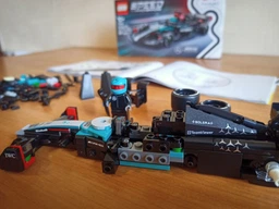 Конструктор LEGO Speed Champions Автомобиль для гонок Mercedes-AMG F1 W15 267 деталей (77244) фото от покупателей 4