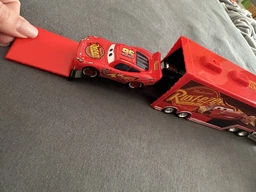 Трейлер Мак Cars Тачки. Автовоз Маквіна. Вантажівка транспортер Cars Lightning McQueen Mack Truck фото от покупателей 2