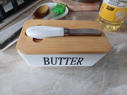 Маслянка порцелянова з ножем 15*8,6*6,4 см Butter Interos PJ03629