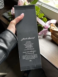 Теннесси Виски Jack Daniel's Old No.7 1 л 40% в подарочной упаковке (082184090442)