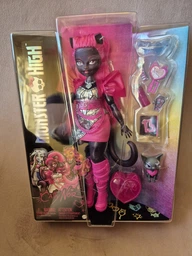 Кукла Монстер Хай Monster High Catty Noir с котиком Amulette и аксессуары (HXH76)
