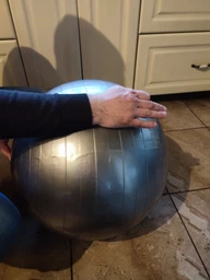 Мяч для фитнеса EasyFit 75 см фиолетовый (фитбол, гимнастический мяч для беременных) EF75V фото от покупателей 5