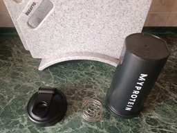 Шейкер My Protein Shaker with metall bal 700 мл чорний фото від покупців 7