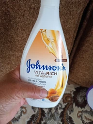Лосьон для тела Johnson's Vita-Rich Питательный с маслами миндаля и ши 400 мл (3574661544274)