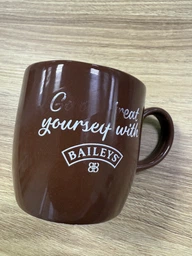 Ликер Baileys Original 0.7 л 17% + чашка в подарочной упаковке (4820178651332R)