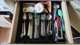 Органайзер-вкладка для столових приборів Ari&Ana, лоток розсувний, чорний фото від покупців 4