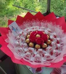 Букет из конфет Raffaello и Ferrero Rocher красный (b28002) фото от покупателей 3