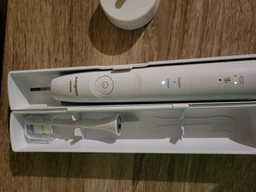 Электрическая зубная щетка PHILIPS Sonicare HX7110/02 серии 5500 фото от покупателей 18