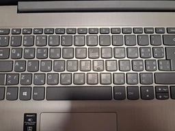 Нестирающиеся наклейки на клавиатуру Украинский UA 13 х 13 мм прозрачный фон / белые символы (подходит для macbook) фото от покупателей 4