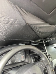 Солнцезащитный зонт на лобовое стекло автомобиля с чехлом, автошторка от солнца и жары, складной экран для авто, защита салона от перегрева, шторка на ветровое стекло, солнцезащитная завеса для машины, черная 125×79 см фото от покупателей 2