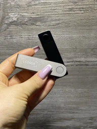 Криптокошелек Ledger Nano X Onyx Black фото от покупателей 2