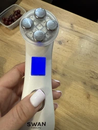 Микротоковый массажер для лица и шеи Swan Beauty Skin Boost RF-30 MS EMS массажер с микротоками от отеков лифтинг и тонус кожи мощный для омоложения с микротоками светотерапия аккумуляторный белый фото от покупателей 4
