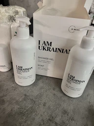Подарочный набор DeLaMark I am Ukrainian Гель для душа с ароматом розы, грейпфрута, амбры 500 мл + Жидкое мыло с ароматом кожи, пачули, сандала 500 мл (4820152333483) фото от покупателей 1