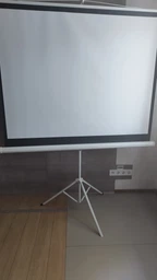 Проекционный экран 2E 72" 4:3 на треноге с пружинным механизмом, Matte White (0004372T) фото от покупателей 1
